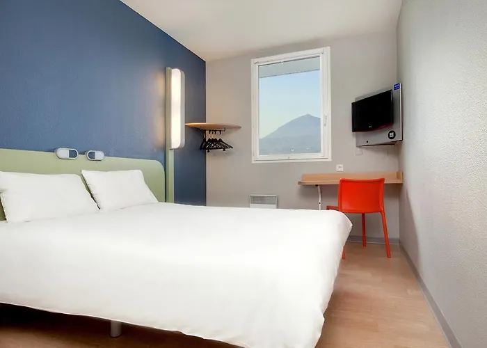 Отель Ibis Budget Clermont Ferrand Nord Риом