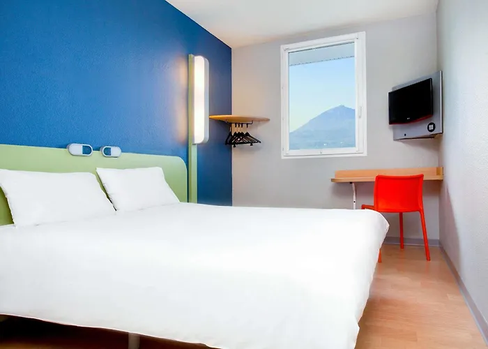Отель Ibis Budget Clermont Ferrand Nord Риом